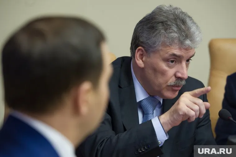 Кампания Павла Грудинина с самого начала превратилась в скандал, говорят политологи