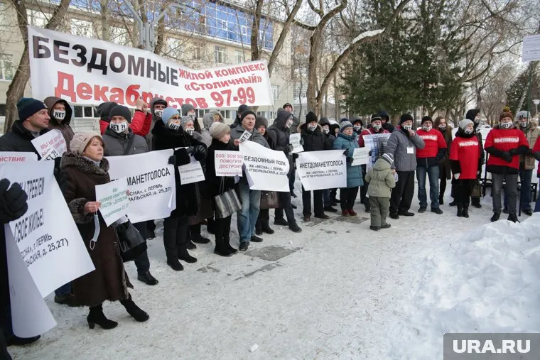 По одной из версий, люди уже не надеются на положительный исход