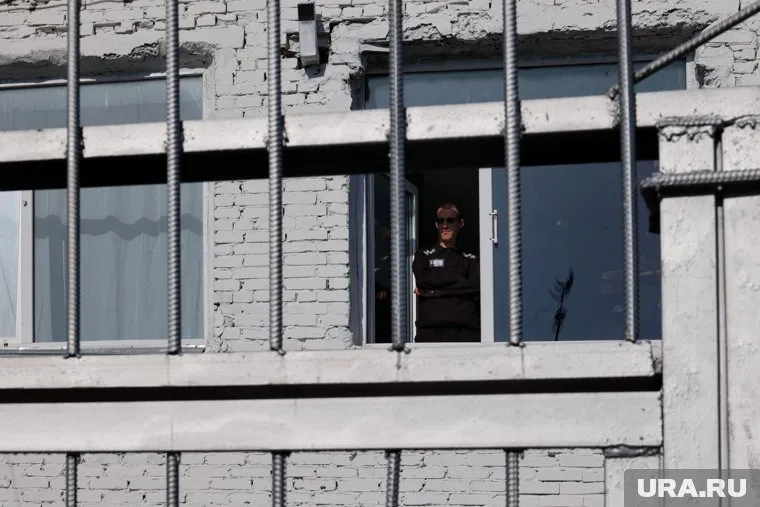 Ситуацию якобы пытаются решить вывозом арестантов в другие регионы