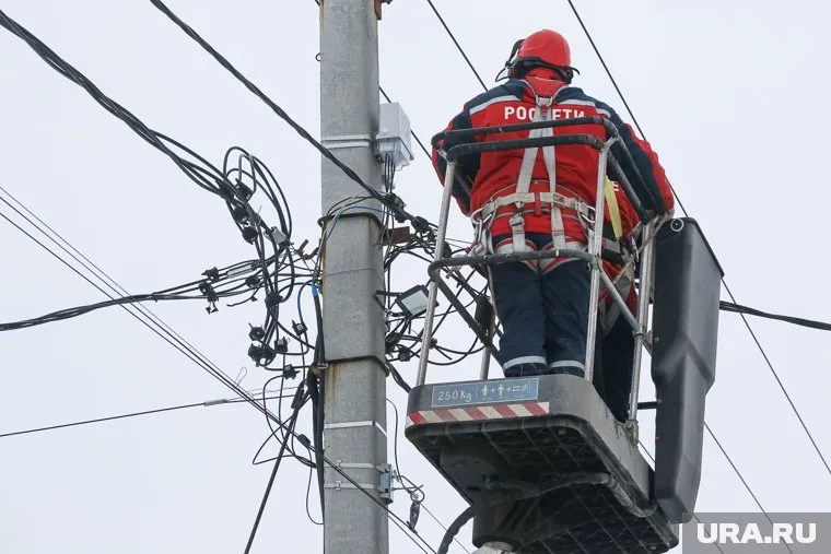 Без электричества остаются десятки тысяч человек — потребителей «Россетей»