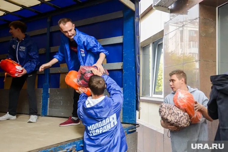 Сейчас волонтеры готовятся пройти инструктаж по паводкам от МЧС