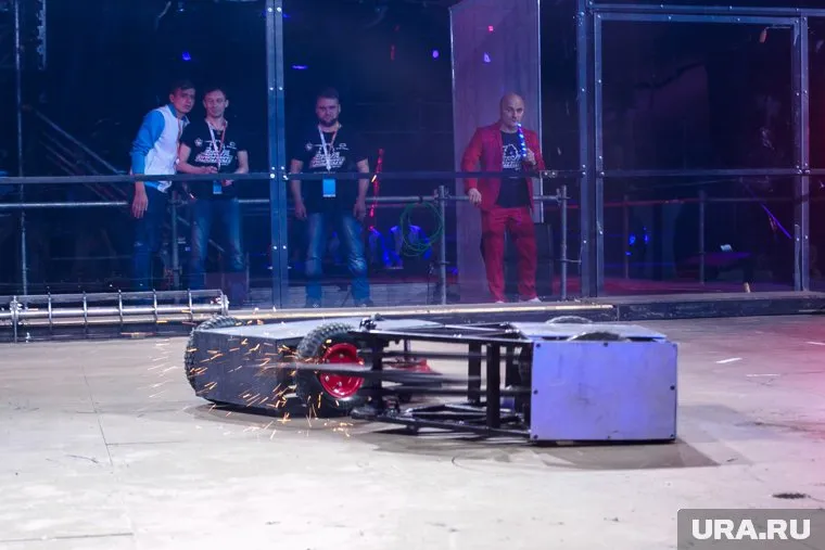 Роботы сражались друг с другом до последней искры