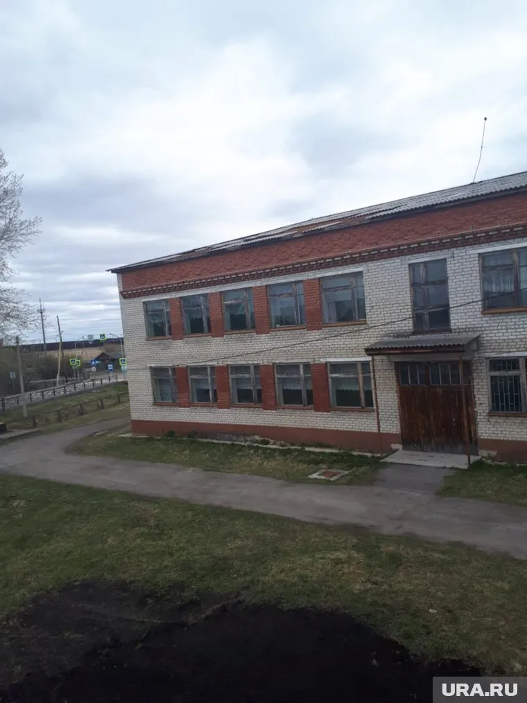 Новым директором школы стала женщина, срочно отозванная из декрета