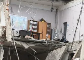 К дому, который обрушился в Екатеринбурге, не пускают людей: 10 кадров с места ЧП