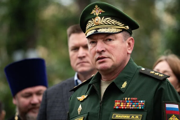 Торжественная церемония посвящения первокурсников в ряды Екатеринбургского суворовского военного училища. Екатеринбург