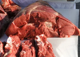 Челябинец откусил кусок микрочипа, забытого фермером в говядине