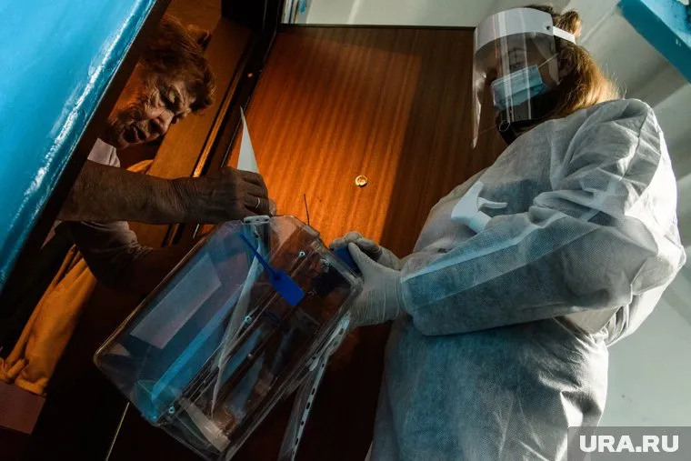 Россияне активно голосовали за поправки. в том числе и дома