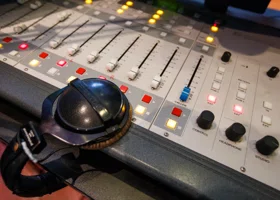 Тюменское областное радио отметило 95 лет: губернатор и мэр поздравили коллектив ВГТРК