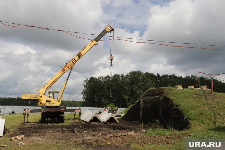 В ХМАО выставили на продажу участок с железнодорожным тупиком и краном за 35 млн рублей