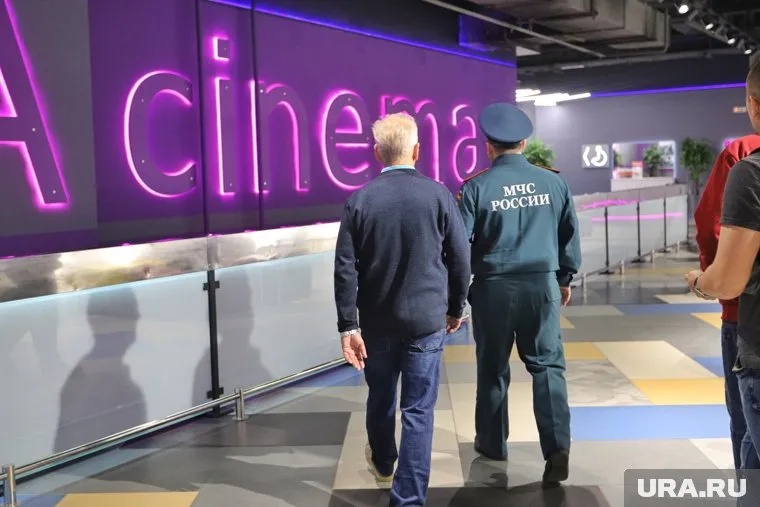 Людей эвакуируют из курганского торгового центра (архивное фото)