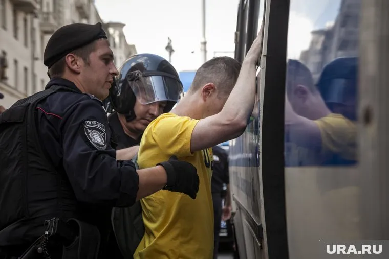 По официальным данным МВД, в несанкционированном митинге участвовало около 3,5 тысячи человек