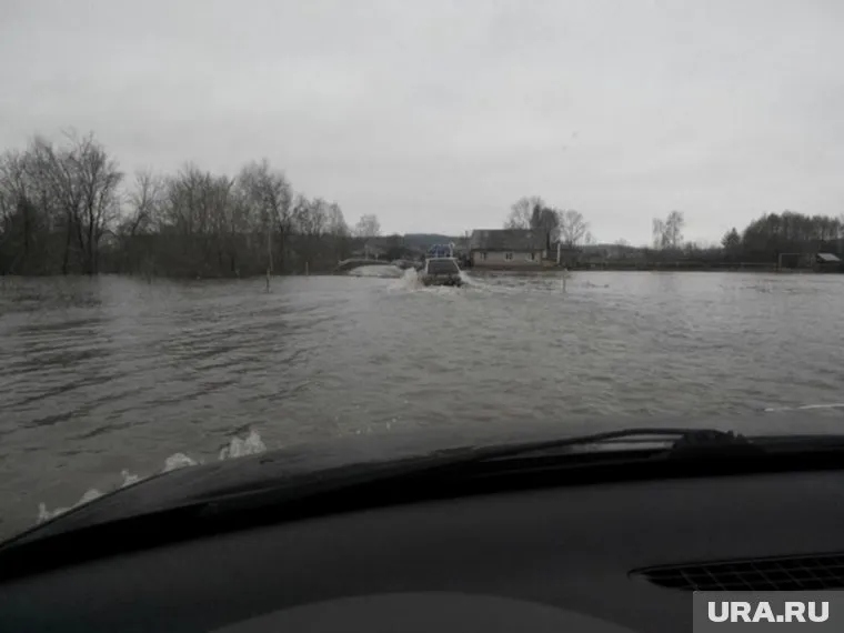Разлив Сылвы отрезал людей от цивилизации