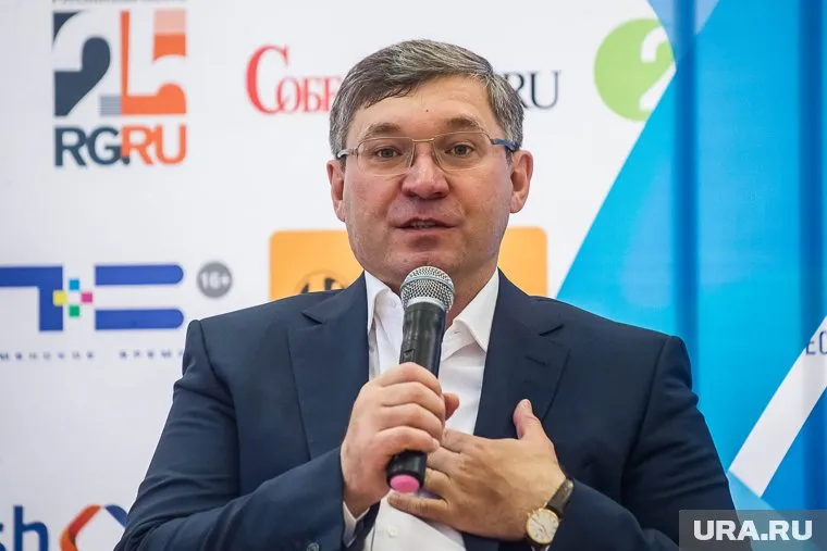 Владимиру Якушеву стыдно, что в России даже пуговицы - из Китая.