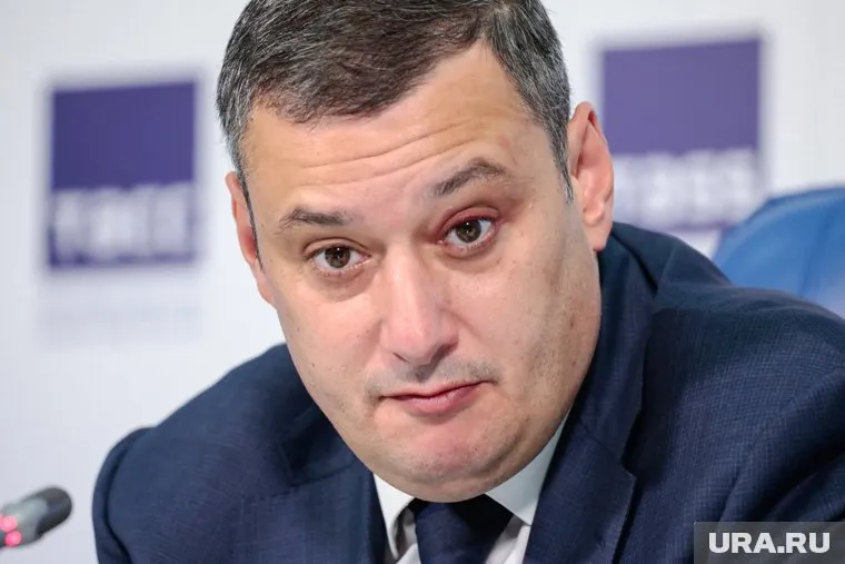 Хинштейн указал подрядчику восстановить здание школы, продав собственную почку