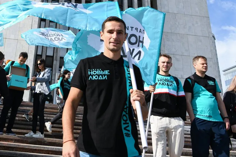 Партия Новые люди сдает подписи в свердловский избирком. Екатеринбург