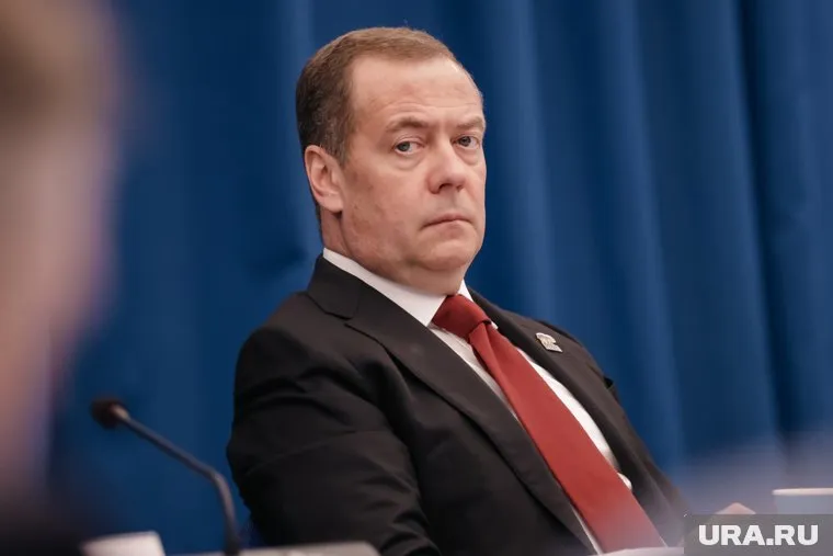 Медведев отметил, что никто бы не осмелился вести его канал