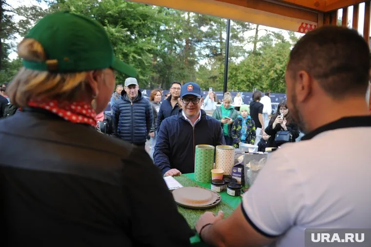 Алексей Текслер пообщался с местными поварами и посетителями фестиваля