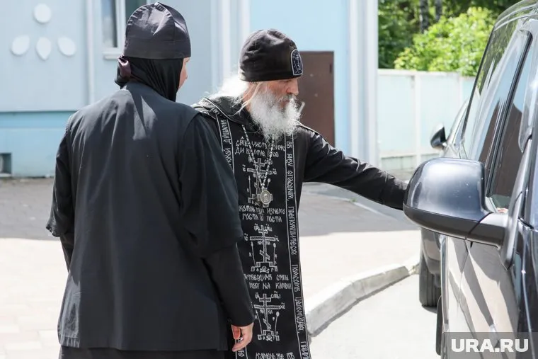 Схиигумен Сергий призвал митрополита к покаянию