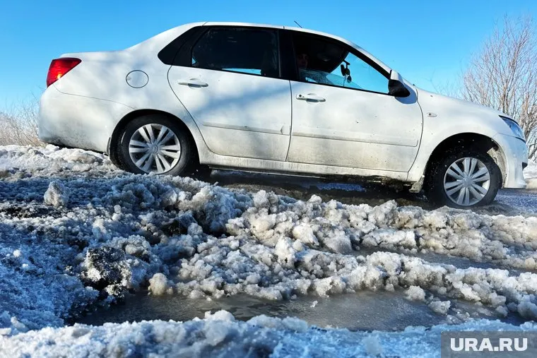 Дорожное полотно покрылось ямами и рытвинами спустя два года после ремонта