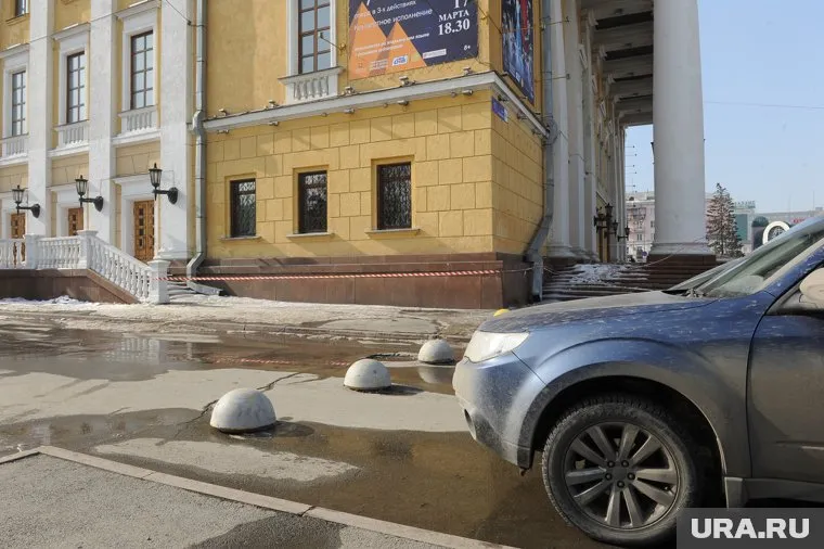 Платные парковки будут размещаться в административной части города (фото из архива)