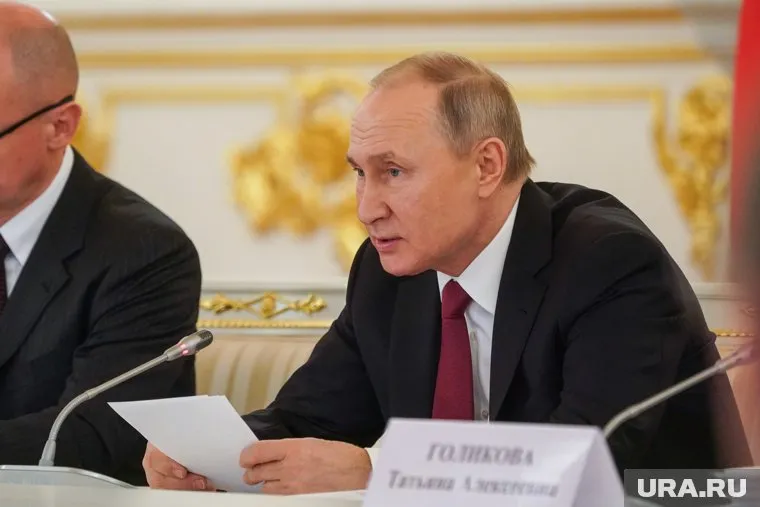 Владимир Путин не исключил, что голосование может быть перенесено из-за коронавируса