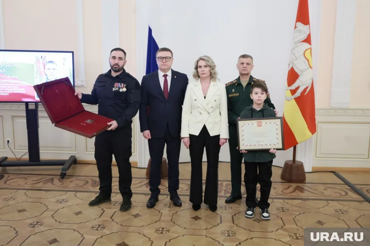 Текслер отметил значимость награждения Орденом Мужества Руслана Махмудова и важность его деятельности