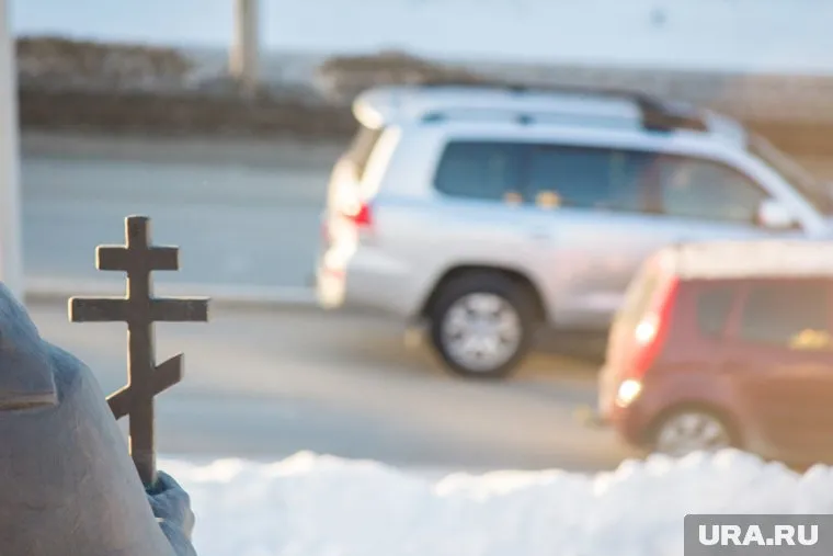 Духовенство ХМАО освящает местные дороги