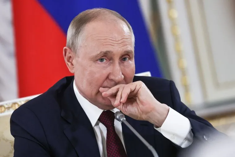 Президент России Владимир Путин на итоговой пресс-конференции саммита "Россия-Африка". Санкт-Петербург