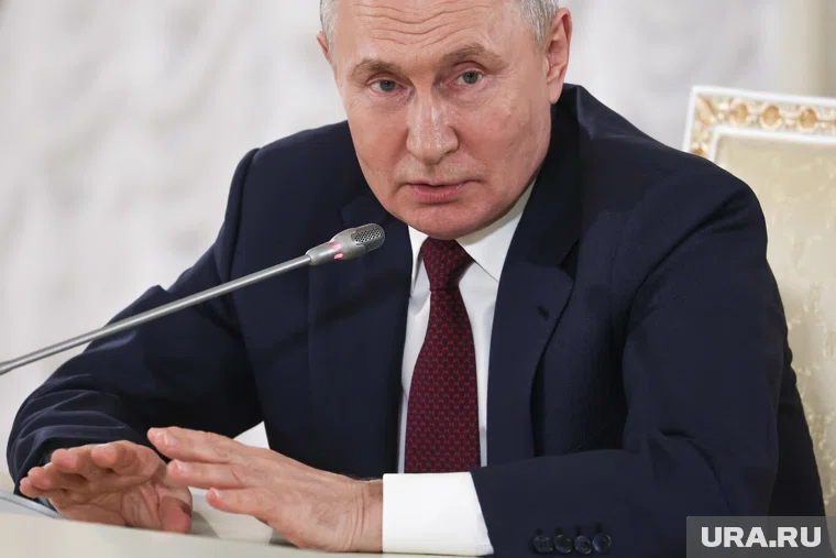 Ситуация с рождаемостью в стране остается сложной, заявил Владимир Путин