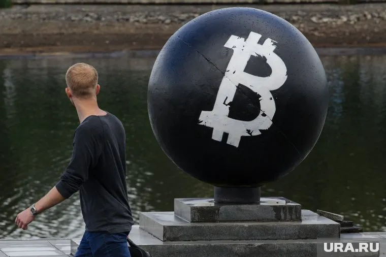 Виртуальные деньги все активнее входят в жизнь. Эксперты уже советуют хранить часть сбережений в биткоинах