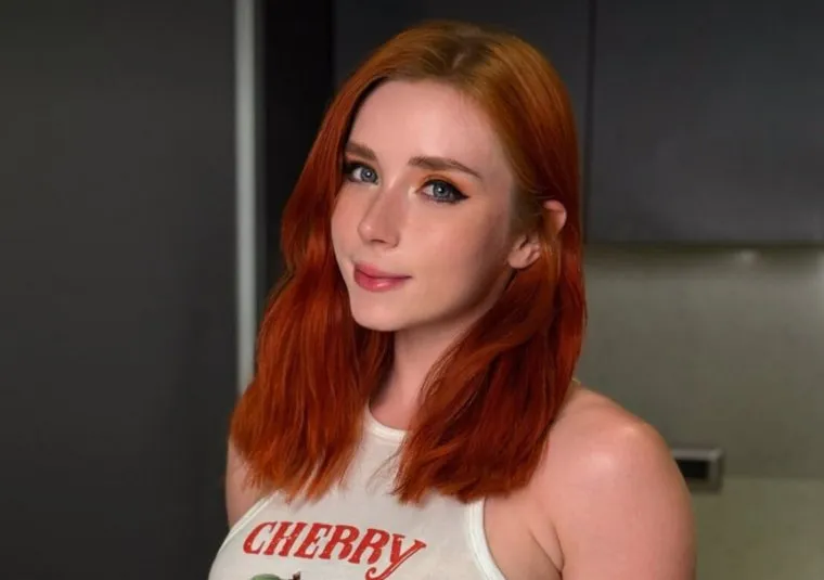 Sweetie Fox стала самой популярной любительской моделью