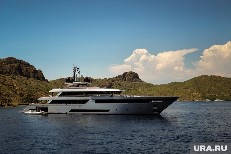 Катер, на котором было пять человек, столкнулся с кораблем на Ангаре (архивное фото)