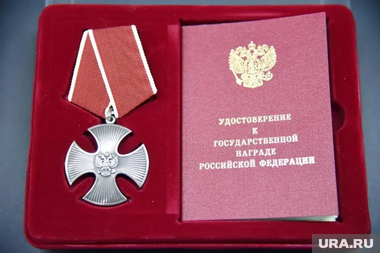 Орден Мужества Казамкину вручили представители военного комиссариата