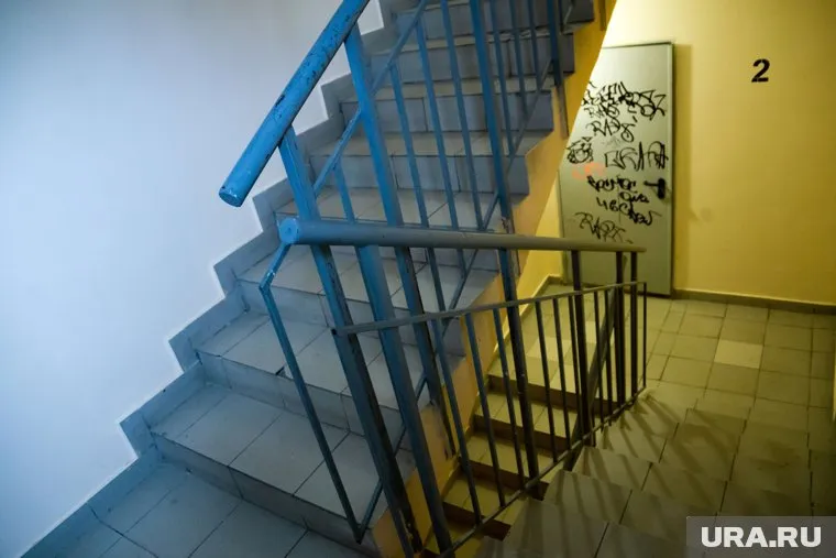 Соседи рассказали, что подросток часто устраивал шумные сходки с друзьями в подъезде