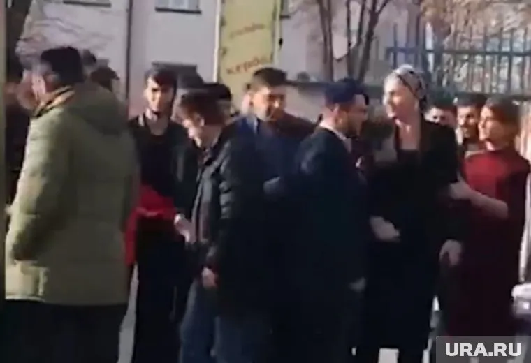 Марем Арапханова (вторая справа) не стерпела обвинений