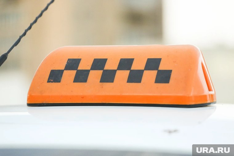 В Кургане на вокзале таксист украл у женщины паспорт и 205 тысяч рублей. Видео