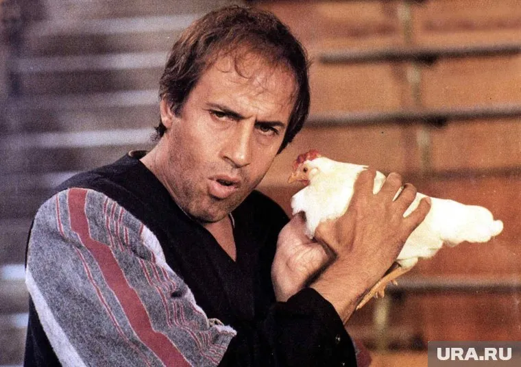 Практически любая шутка в комедии строится на парадоксе: стереотипе, который сломался или, наоборот, неожиданно сработал