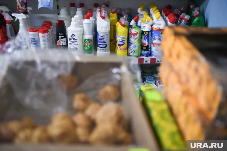 Товары по низкой стоимости можно приобрести как в сетевых, так и в местных магазинах