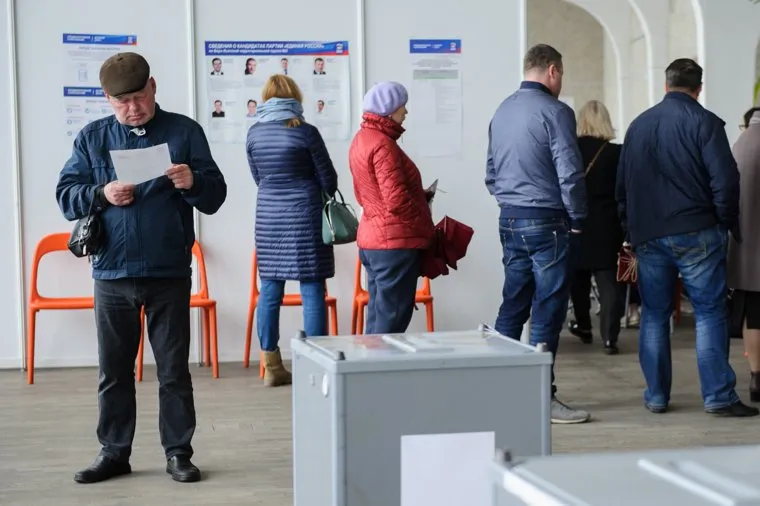 Праймериз "Единой России" по выборам в Екатеринбургскую городскую Думу. Екатеринбург, выборы, избирательный участок