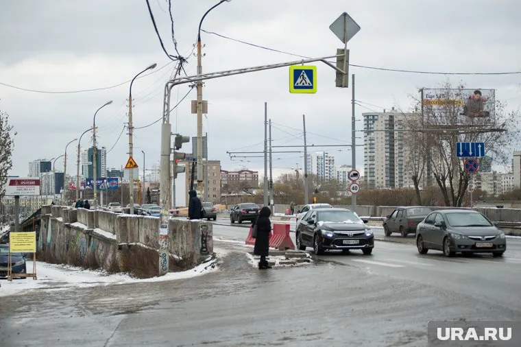 Автохам учинил расправу над другим водителем на одной из улиц Екатеринбурга