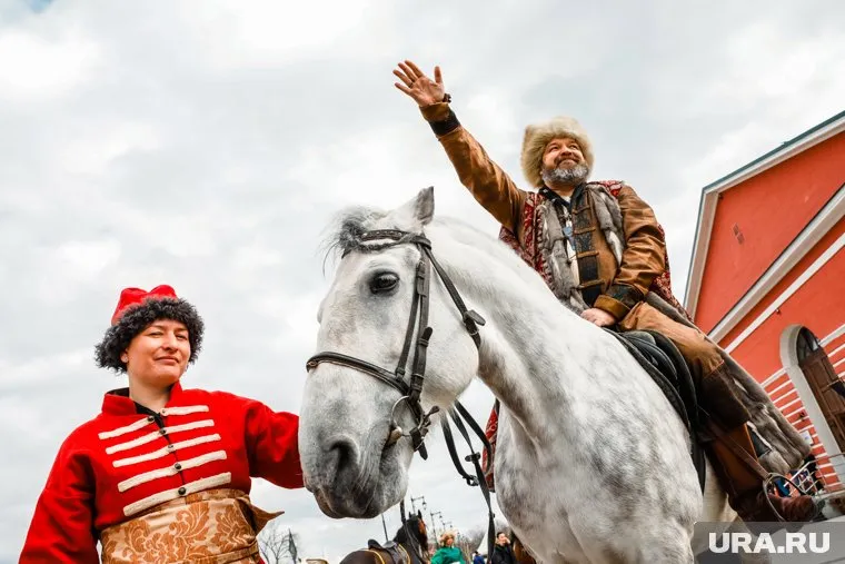 Тюменцы в исторических костюмах доедут до села Покровское