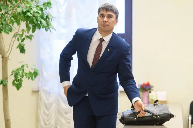 Совещание с представителями партий УрФО в полпредстве. Екатеринбург, кафеев евгений, портфель