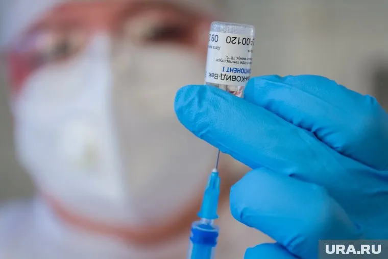 На Сахалине будут отстранять от работы тех, кто не привился от коронавируса