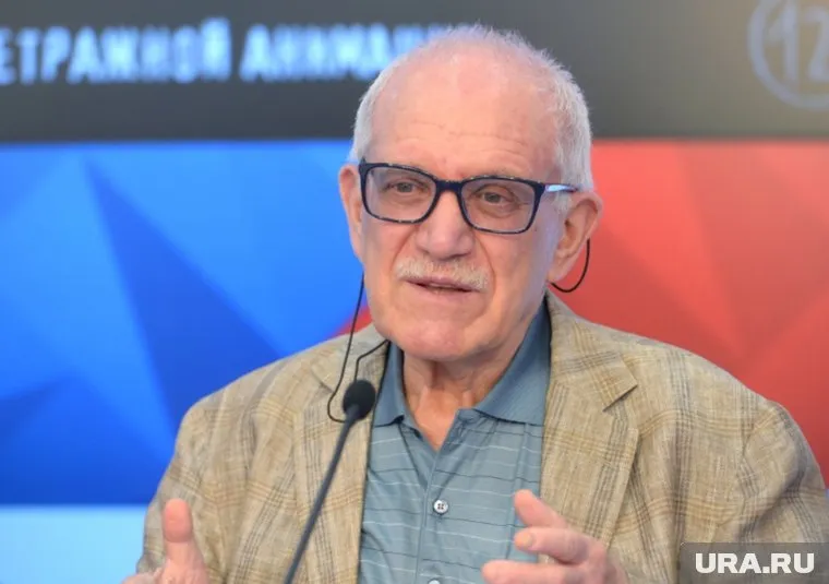 Александр Митта вынужден пить обезболивающие таблетки