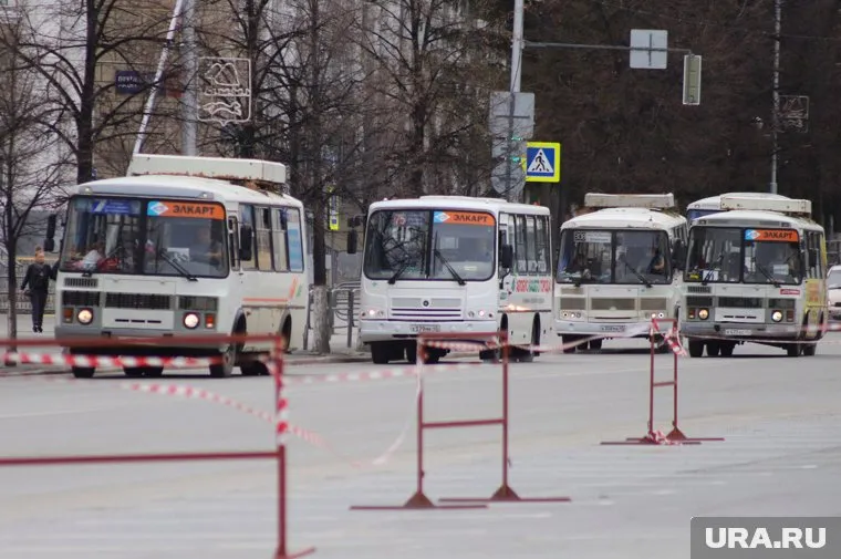 Пассажиры не могут дождаться автобусов маршрута №13