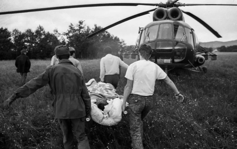 Фото с места железнодорожной катастрофы под Ашой в 1989 году, из архива челябинского фотографа Александра Чуносова. Челябинск