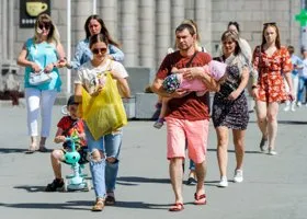 Политики: новые города Шойгу помогут рождаемости в России