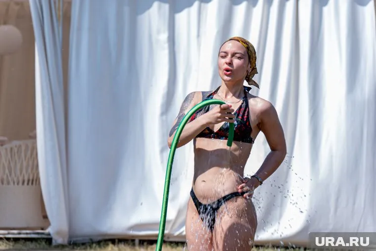 Пермяки спасаются от аномальной жары возле воды