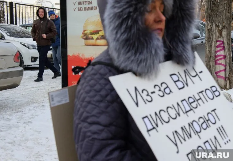 Муж скончавшейся женщины также относит себя к ВИЧ-диссидентам и отказывается от лечения детей