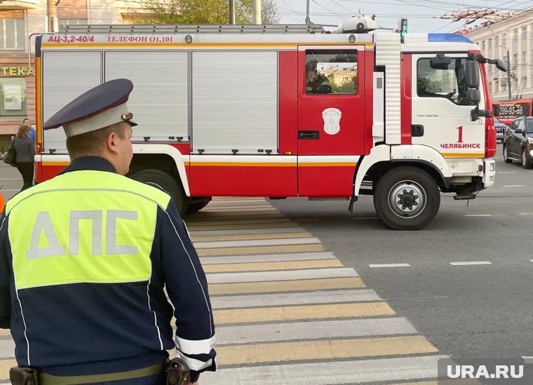 Ехавшая на вызов пожарная машина стала участником ДТП в Магнитогорске (архивное фото)